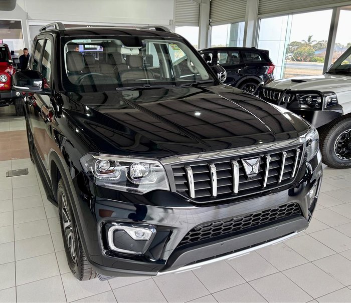 2025 Mahindra Scorpio Z8L 4X4 Napoli Black