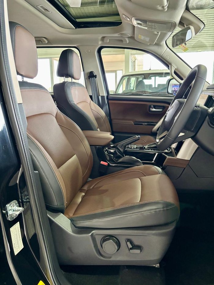 2025 Mahindra Scorpio Z8L 4X4 Napoli Black