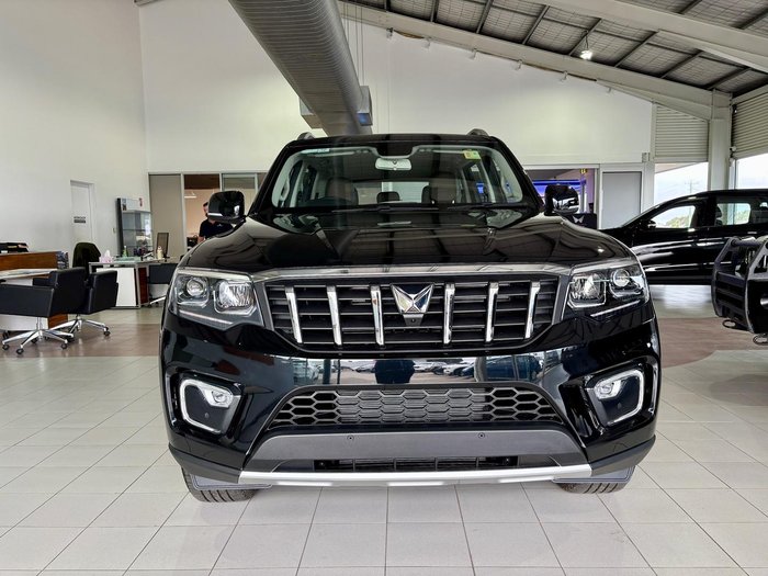 2025 Mahindra Scorpio Z8L 4X4 Napoli Black