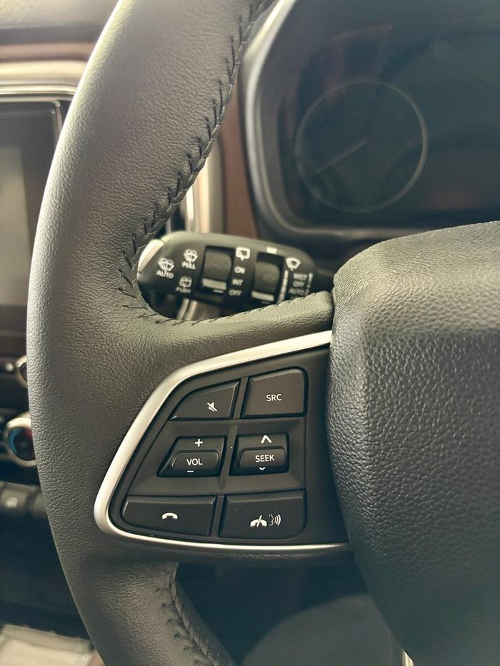 2025 Mahindra Scorpio Z8L 4X4 Napoli Black