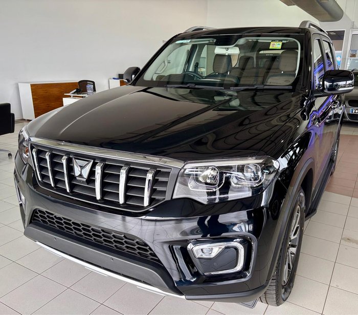 2025 Mahindra Scorpio Z8L 4X4 Napoli Black