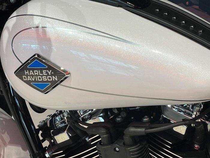 2025 Harley-Davidson Heritage Classic 117 (FLHC) Softail White