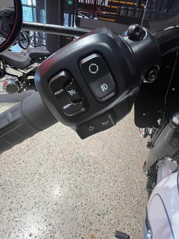 2025 Harley-Davidson Heritage Classic 117 (FLHC) Softail White