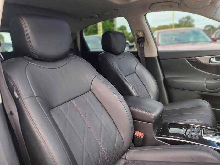 2019 INFINITI QX70 GT