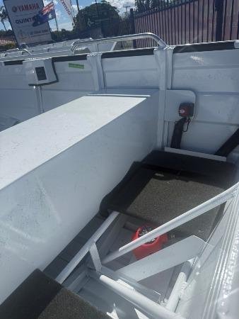 2025 QUINTREX F390 Outback Explorer