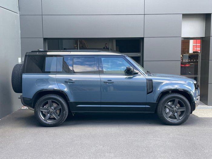 2024 Land Rover Defender 110 D300 X-Dynamic SE