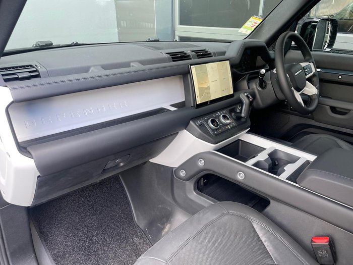 2024 Land Rover Defender 110 D300 X-Dynamic SE