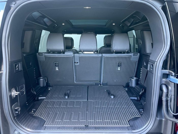 2024 Land Rover Defender 110 D300 X-Dynamic SE