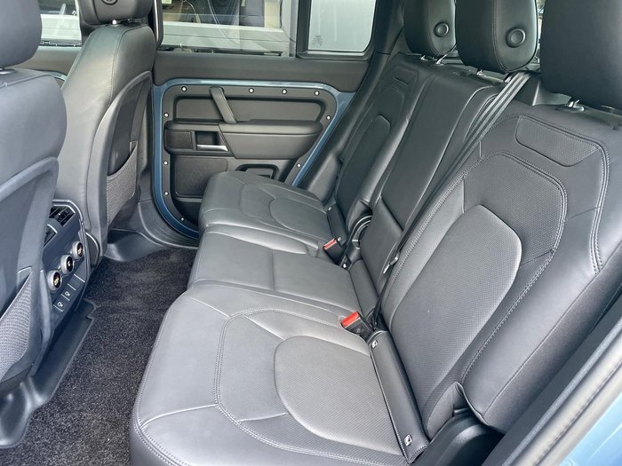 2024 Land Rover Defender 110 D300 X-Dynamic SE