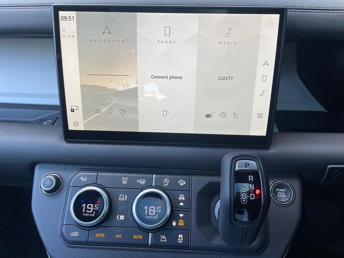 2024 Land Rover Defender 110 D300 X-Dynamic SE