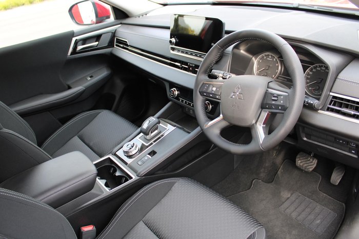 2024 Mitsubishi Outlander LS