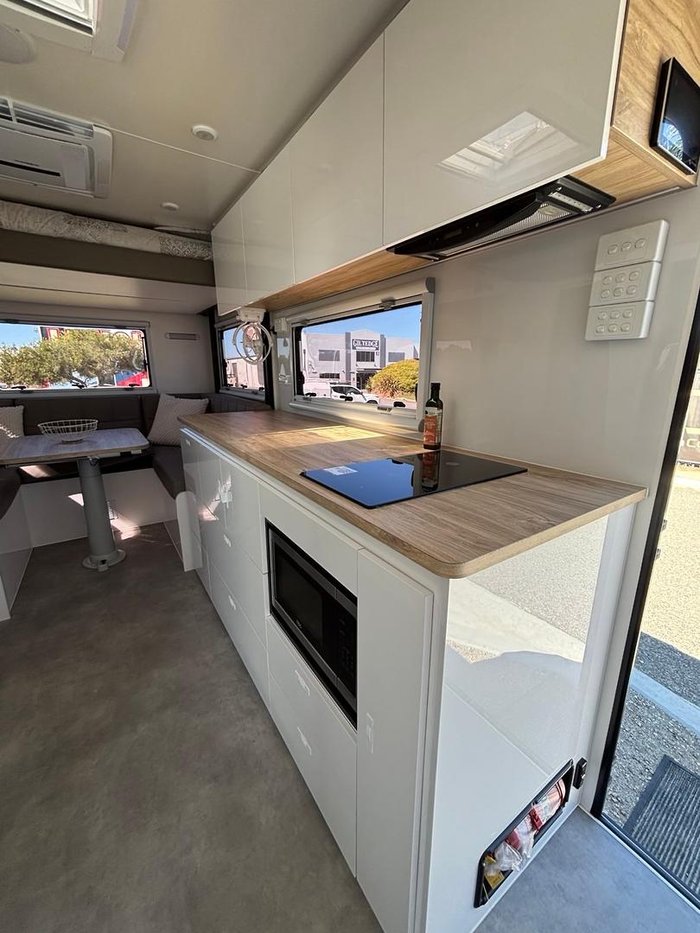 2025 Royal Flair Razor Xt