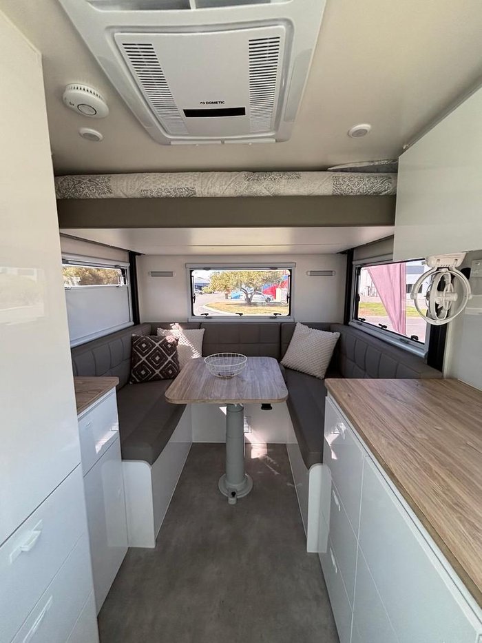 2025 Royal Flair Razor Xt