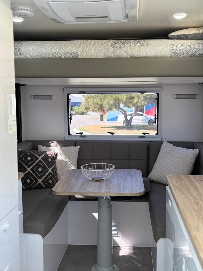 2025 Royal Flair Razor Xt