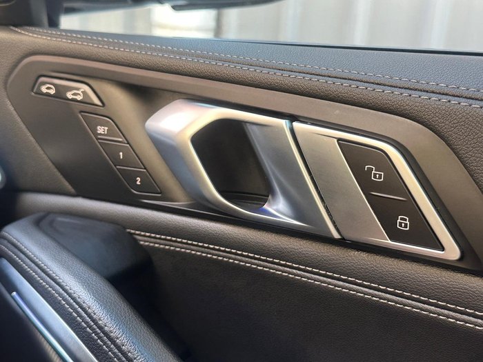 2022 BMW X6 xDrive40i M Sport G06 4X4 Constant Black Sapphire