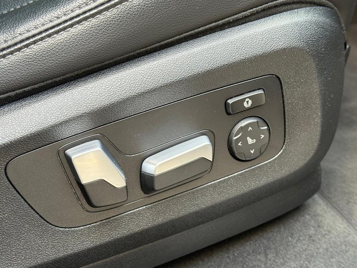 2022 BMW X6 xDrive40i M Sport G06 4X4 Constant Black Sapphire