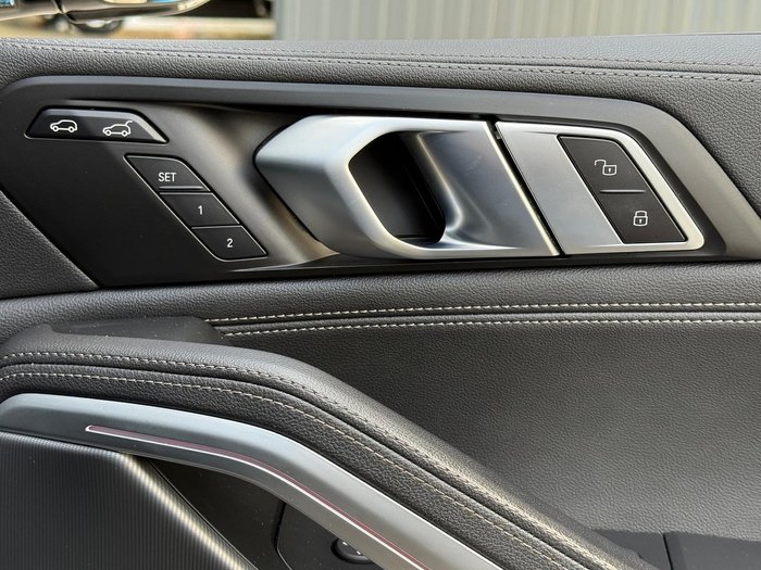 2022 BMW X6 xDrive40i M Sport G06 4X4 Constant Black Sapphire