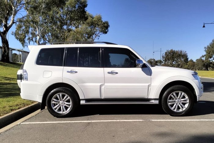 2019 Mitsubishi Pajero GLS