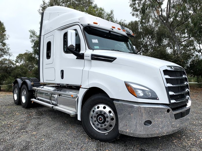 2024 Freightliner Cascadia 126 White