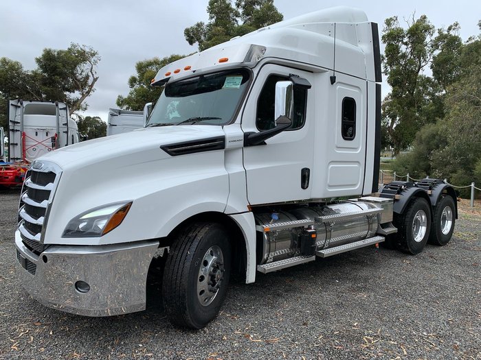 2024 Freightliner Cascadia 126 White