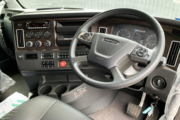 2024 Freightliner Cascadia 126 White