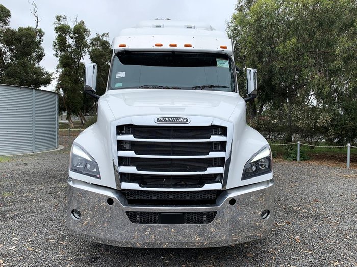 2024 Freightliner Cascadia 126 White