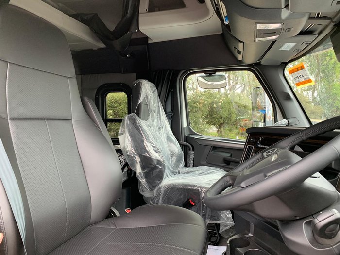 2024 Freightliner Cascadia 126 White