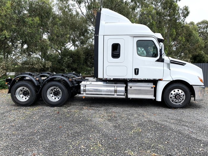 2024 Freightliner Cascadia 126 White
