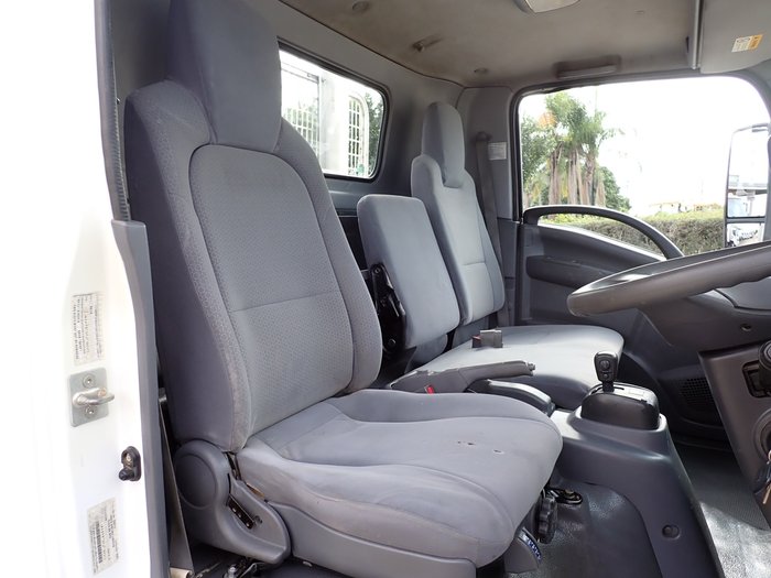 2019 ISUZU NPR 45-155 WHITE