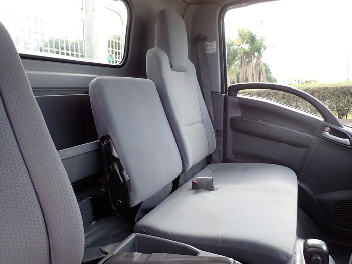 2019 ISUZU NPR 45-155 WHITE