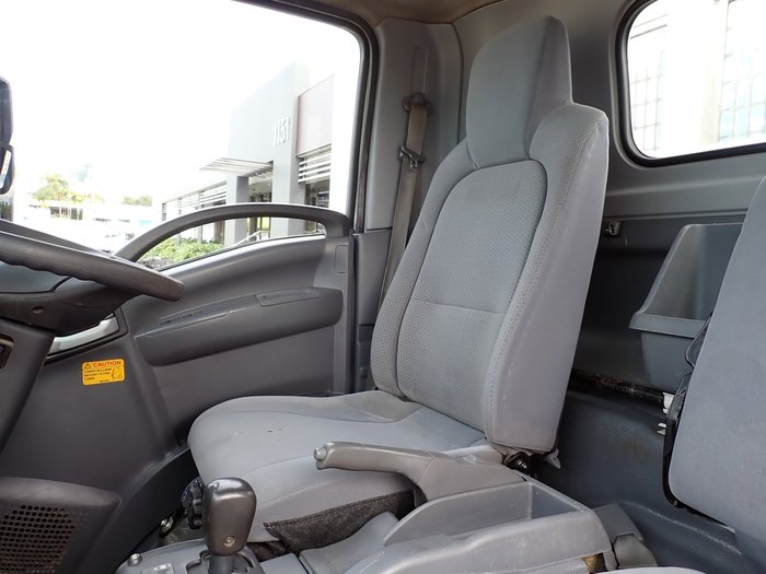 2019 ISUZU NPR 45-155 WHITE