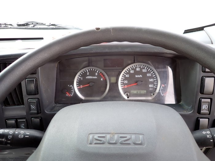 2019 ISUZU NPR 45-155 WHITE