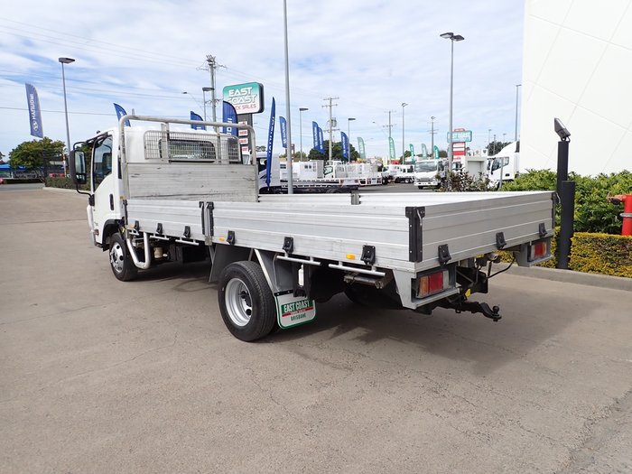 2019 ISUZU NPR 45-155 WHITE