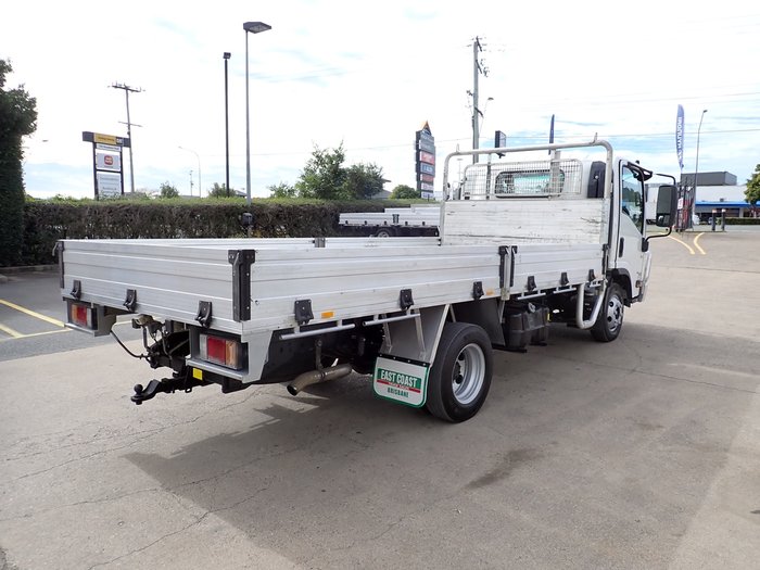 2019 ISUZU NPR 45-155 WHITE