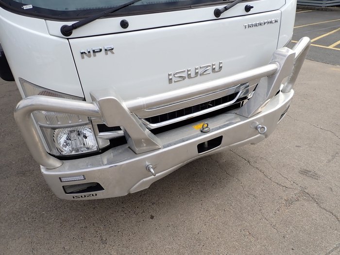 2019 ISUZU NPR 45-155 WHITE