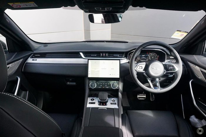 2024 Jaguar F-PACE P250 R-Dynamic SE