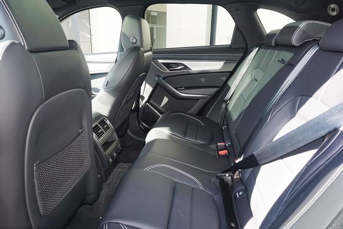 2024 Jaguar F-PACE P250 R-Dynamic SE