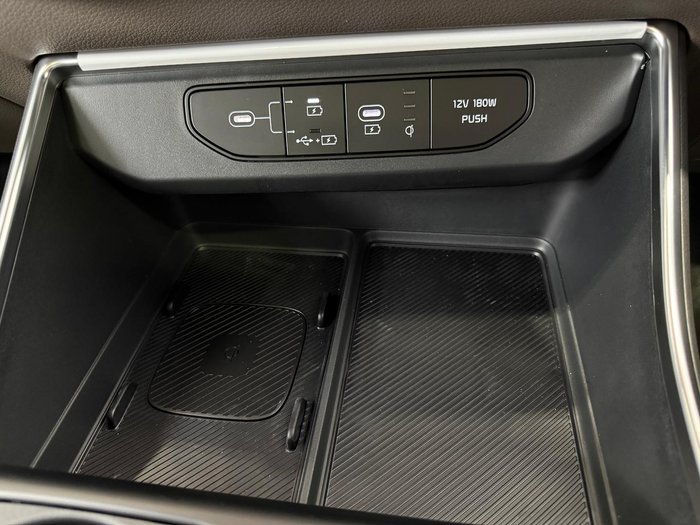 2024 Kia Carnival GT-Line HEV