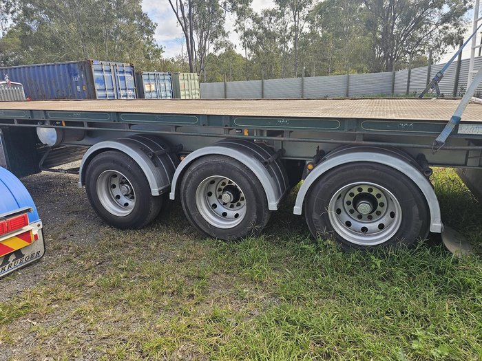2005 Southern Cross 41 Foot Flat Deck Green