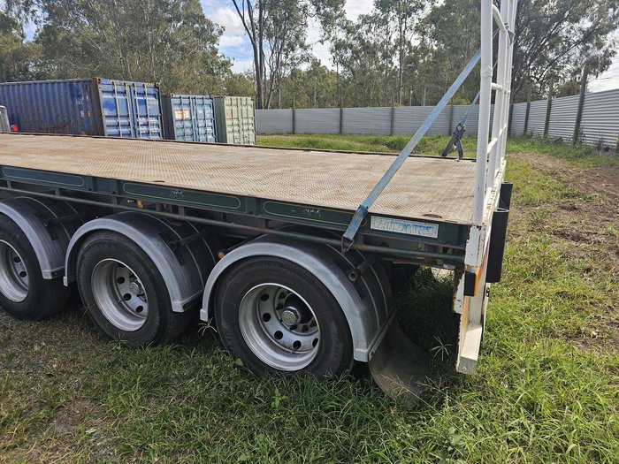 2005 Southern Cross 41 Foot Flat Deck Green