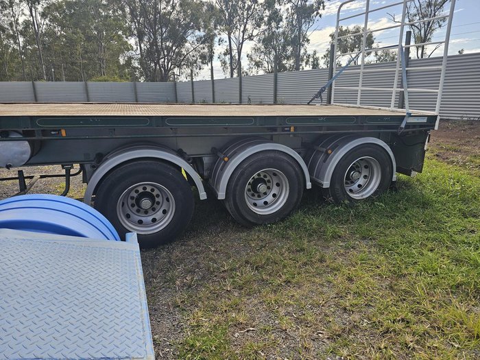 2005 Southern Cross 41 Foot Flat Deck Green
