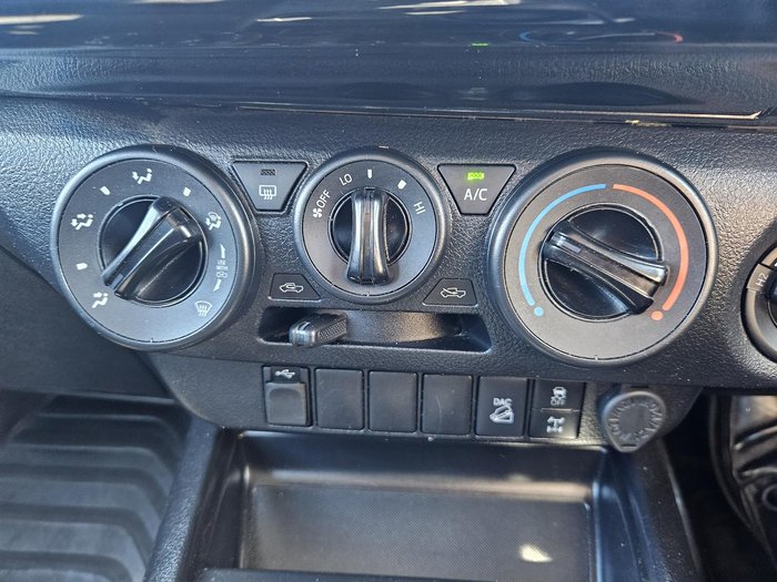 2022 Toyota Hilux SR