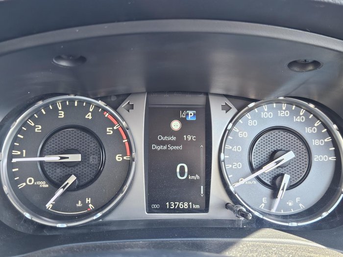 2022 Toyota Hilux SR