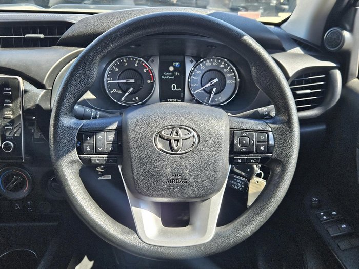 2022 Toyota Hilux SR