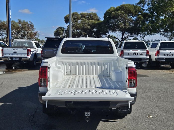 2022 Toyota Hilux SR