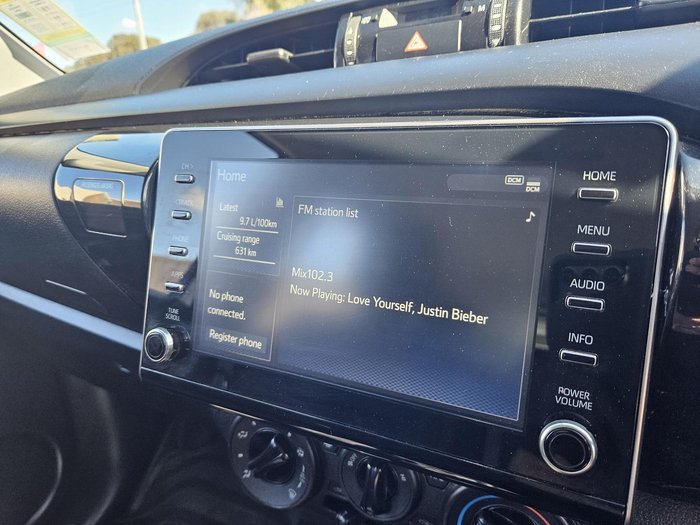 2022 Toyota Hilux SR