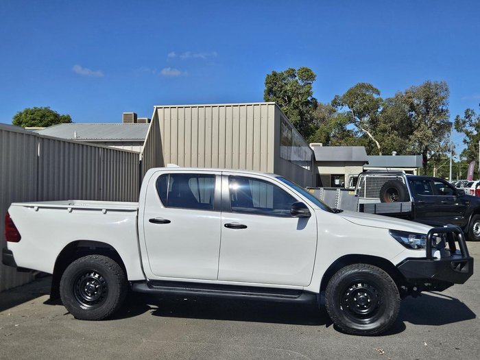 2022 Toyota Hilux SR
