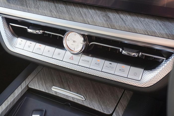 2024 GWM Tank 500 Lux Hybrid