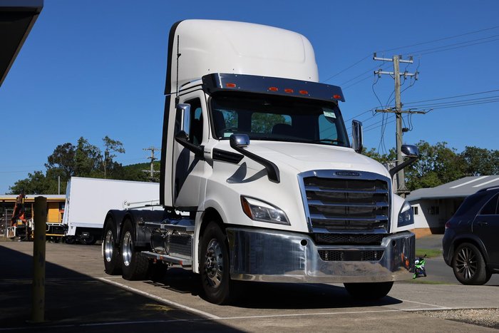 2024 Freightliner Cascadia 126 White