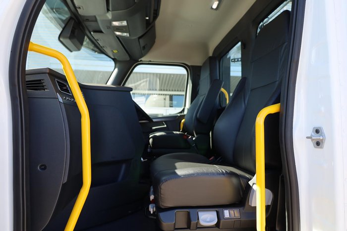 2024 Freightliner Cascadia 126 White